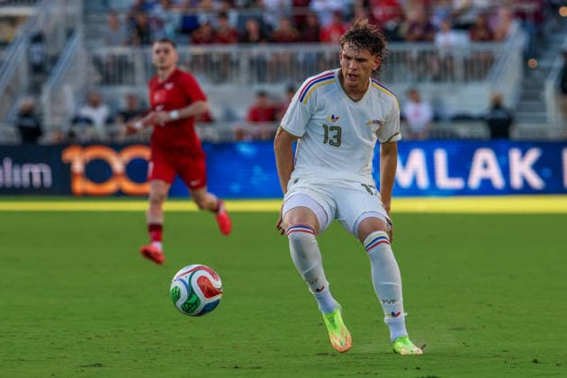 FORT LAUDERDALE, FL - JUNE 06: Venezuela defender Luis Balbo (13) controls the ball during the International Friendly, Länderspiel, Nationalmannschaft game between Turkey and Venezuela at Inter Miami CF Stadium on June 6, 2026 in Fort Lauderdale,Florida.(Photo by Chris Arjoon Icon Sportswire) SOCCER: JUN 06 Turkey vs Venezuela EDITORIAL USE ONLY Icon2606060010065