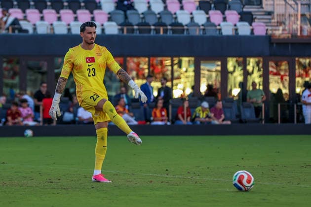 FORT LAUDERDALE, FL - JUNE 06: Turkey goalkeeper UÄüurcan Ã‡akÄ±r (23) kicks the ball during the International Friendly, Länderspiel, Nationalmannschaft game between Turkey and Venezuela at Inter Miami CF Stadium on June 6, 2026 in Fort Lauderdale,Florida.(Photo by Chris Arjoon Icon Sportswire) SOCCER: JUN 06 Turkey vs Venezuela EDITORIAL USE ONLY Icon2606060010068