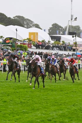06.06.2026, Epsom, Surrey, GBR - Christmas Day with Ronan Whelan up wins the Epsom Derby. Epsom Downs racecourse. (Pferd, Jockey, Christmas Day, Whelan, Sieg, Ziel, Zielankunft) 260606C729EPSOM.JPG