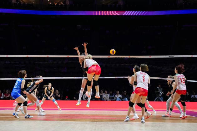 2026 Women s Volleyball Nations League - Quebec City - Day4 General view of play during the 2026 Women s Volleyball Nations League match between Germany and Japan at Videotron Centre in Quebec City, Canada, on June 6, 2026. Quebec City Quebec Canada  Copyright: xYuanxTianx originalFilename:tian-2026wome260606_npUfa.jpg