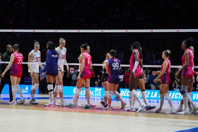 2026 Women s Volleyball Nations League - Quebec City - Day4 Players of France and Canada shake hands after the 2026 Women s Volleyball Nations League match between France and Canada at Videotron Centre in Quebec City, Canada, on June 6, 2026. Quebec City Quebec Canada  Copyright: xYuanxTianx originalFilename:tian-2026wome260606_np9mB.jpg