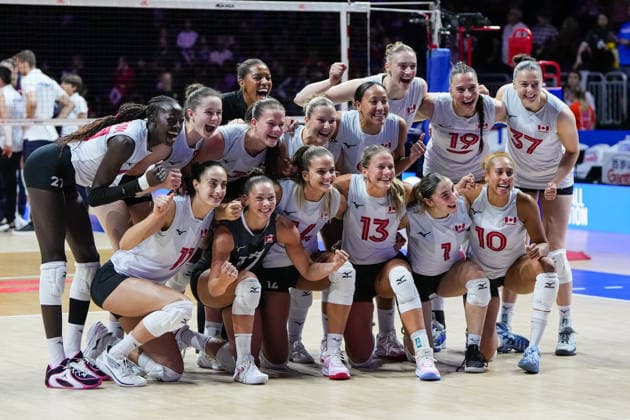 2026 Women s Volleyball Nations League - Quebec City - Day4 Players of Canada celebrate after the 2026 Women s Volleyball Nations League match between France and Canada at Videotron Centre in Quebec City, Canada, on June 6, 2026. Quebec City Quebec Canada  Copyright: xYuanxTianx originalFilename:tian-2026wome260606_npieo.jpg