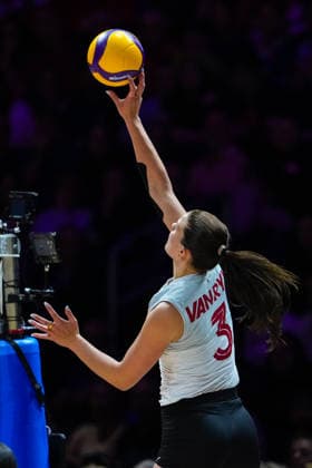 2026 Women s Volleyball Nations League - Quebec City - Day4 Kiera Van Ryk 3 of Canada competes during the 2026 Women s Volleyball Nations League match between France and Canada at Videotron Centre in Quebec City, Canada, on June 6, 2026. Quebec City Quebec Canada  Copyright: xYuanxTianx originalFilename:tian-2026wome260606_npuC4.jpg