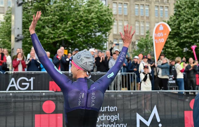 GER; Ironman Hamburg 07.06.2026, GER; Ironman Hamburg, Elite Frauen im Bild Laura Philipp (GER) jubelt den Fans vor dem Start zu
