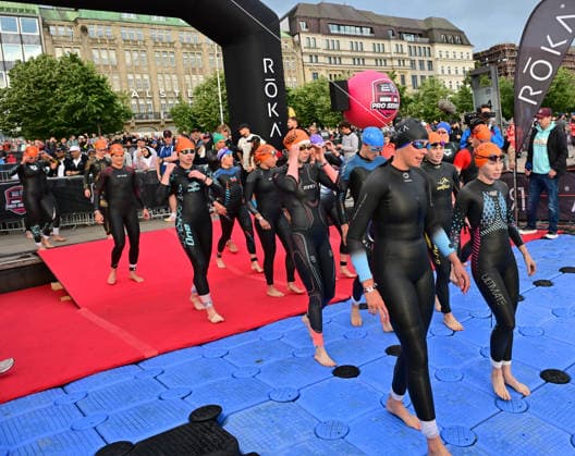 GER; Ironman Hamburg 07.06.2026, GER; Ironman Hamburg, Elite Frauen im Bild die Frauen vor dem Start