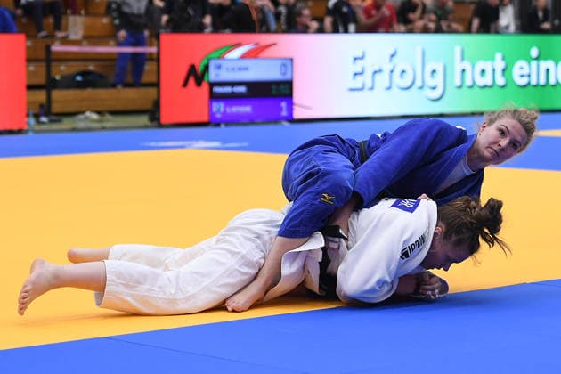 Deutsche Judo-Meisterschaft 2026 am 06.06.2026 in der Sporthalle an der Krefelder Straße in Duisburg Frauen -63KG Hanna Sedlmair ( weiss ) - Charlotte von Leupoldt ( blau )
