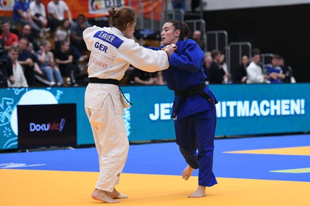 Deutsche Judo-Meisterschaft 2026 am 06.06.2026 in der Sporthalle an der Krefelder Straße in Duisburg Finale Frauen -63KG Sara-Joy Bauer ( weiss ) - Bettina Bauer ( blau )