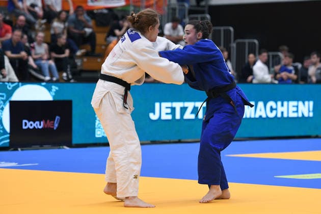 Deutsche Judo-Meisterschaft 2026 am 06.06.2026 in der Sporthalle an der Krefelder Straße in Duisburg Finale Frauen -63KG Sara-Joy Bauer ( weiss ) - Bettina Bauer ( blau )