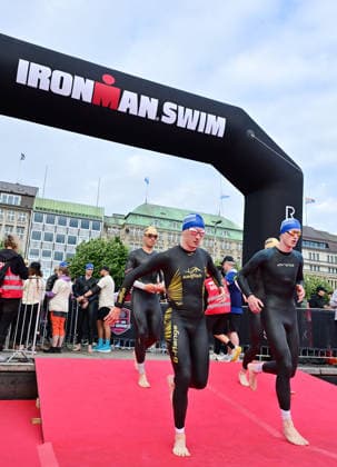 GER; Ironman Hamburg 07.06.2026, GER; Ironman Hamburg, Jedermaenner im Bild die Jedermaenner beim Start in die Binnenalster