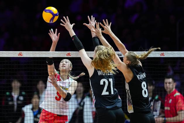 2026 Women s Volleyball Nations League - Quebec City - Day4 Yoshino Sato 5 of Japan and Camilla Weitzel 21 of Germany compete during the 2026 Women s Volleyball Nations League match between Germany and Japan at Videotron Centre on June 6, 2026, in Quebec City, Canada. Quebec City Quebec Canada  Copyright: xYuanxTianx originalFilename:tian-2026wome260606_npmd5.jpg