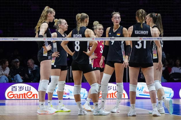 2026 Women s Volleyball Nations League - Quebec City - Day4 Players of Germany gather during a timeout in the 2026 Women s Volleyball Nations League match between Germany and Japan at Videotron Centre in Quebec City, Canada, on June 6, 2026. Quebec City Quebec Canada  Copyright: xYuanxTianx originalFilename:tian-2026wome260606_npS1s.jpg