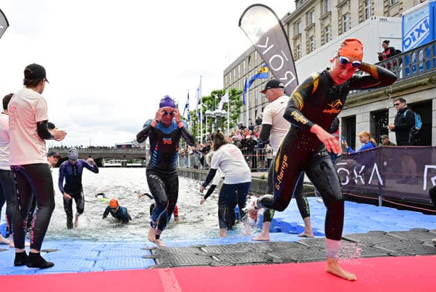 GER; Ironman Hamburg 07.06.2026, GER; Ironman Hamburg, Elite Frauen im Bild die Elite Frauen beim Ausstieg aus der Alster am Rathaus