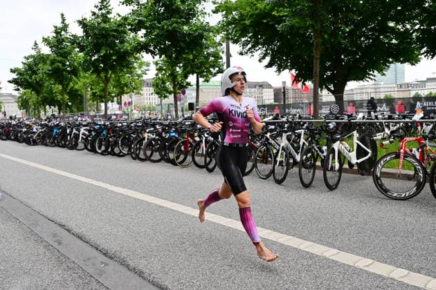 GER; Ironman Hamburg 07.06.2026, GER; Ironman Hamburg, Elite Frauen im Bild die Elite Frauen in der Wechselzone vom Laufen zum Rad