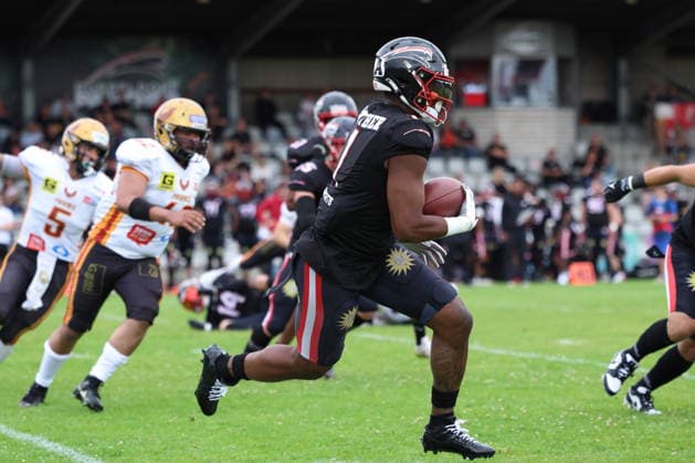 RECORD DATE NOT STATED James Okike (Düsseldorf Panther, 01) runs with the ball, Düsseldorf Panther vs Regensburg Phoenix, American Football, GFL, German Football League, Season 2022, Week 5, 06.06.2026, Photo: Foot Bowl Klaus Sack Düsseldorf Stadion VfL Benrath Deutschland Copyright: xFootxBowl KlausxSackx