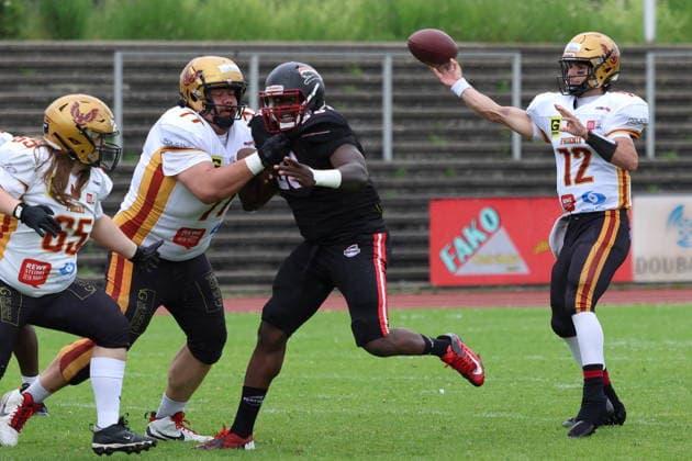 RECORD DATE NOT STATED Cameron Yowell (Regensburg Phoenix, 12) passes the ball, Düsseldorf Panther vs Regensburg Phoenix, American Football, GFL, German Football League, Season 2022, Week 5, 06.06.2026, Photo: Foot Bowl Klaus Sack Düsseldorf Stadion VfL Benrath Deutschland Copyright: xFootxBowl KlausxSackx