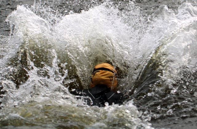 Ironman in Hamburg 2026: Ein Teilnehmer in der Age-Grouper-Klasse beim Schwimmstart in der Binnenalster.