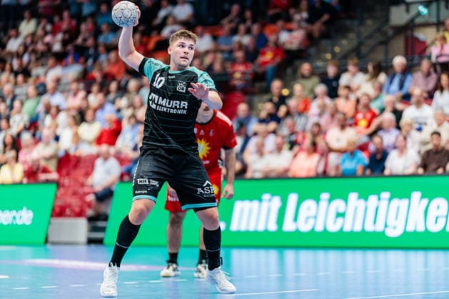 Nick Froehlich (HC Oppenweiler Backnang, 10) fuehrt einen Siebenmeter aus und trifft GER, TuS N-Luebbecke vs. HC Oppenweiler Backnang, Handball, 2. Bundesliga, 34. Spieltag, Spielzeit 2025 2026, 06.06.2026 GER, TuS N-Luebbecke vs. HC Oppenweiler Backnang, Handball, 2. Bundesliga, 34. Spieltag, Spielzeit 2025 2026, 06.06.2026 Luebbecke Copyright: xEibner-Pressefoto JanxRollingerx EP_JSK