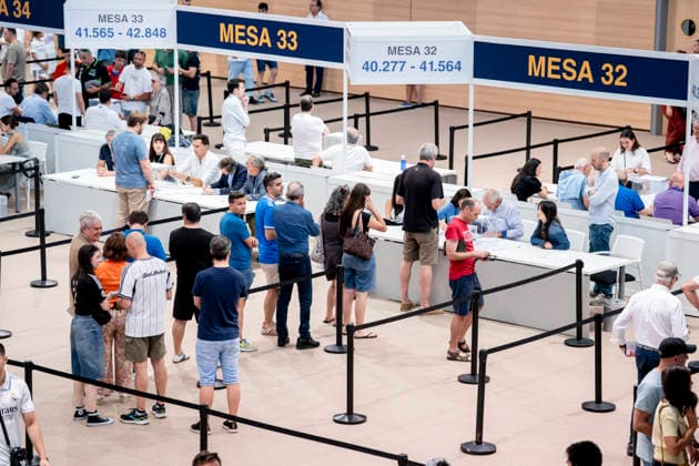 June 7, 2026, Valdebebas, Madrid, Spain: Real Madrid voting members participating in the elections during the Real MadridÃ¢â‚¬â ¢s presidential election day at Ciudad Deportiva Real Madrid on June 07, 2026 in Valdebebas, Madrid, Spain. Valdebebas Spain - ZUMAa181 20260607_zaa_a181_008 Copyright: xAngelxPerezxMecax