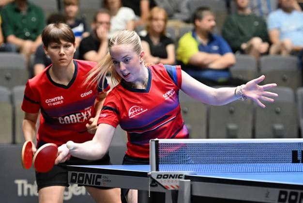 Nina Mittelham (ttc berlin eastside) und Josephina Neumann (ttc berlin eastside, TV Okarben) sind im DM-Halbfinale ausgeschieden und gewinnen Bronze Nina Mittelham (ttc berlin eastside) und Josephina Neumann (ttc berlin eastside, TV Okarben) sind im DM-Halbfinale ausgeschieden und gewinnen Bronze - Finaltag der Deutschen Meisterschaften der Damen und Herren am 7. Juni 2026 in der Messe Erfurt im Rahmen der 3. Deutschen Tischtennis-Finals in Erfurt. Erfurt Messe Erfurt Thüringen Deutschland