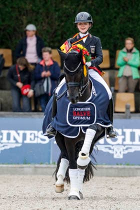 BALVE - LONGINES Balve Optimum 2026, BALVE - LONGINES Balve Optimum 2026 OATLEY Rose (GER), Alive and Kicking 3 Meisterehrung Sektdusche Meisterbad Dressurprüfung Kl. S