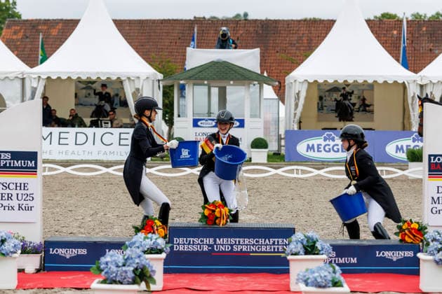 BALVE - LONGINES Balve Optimum 2026, BALVE - LONGINES Balve Optimum 2026 OATLEY Rose (GER), BAUMGUERTEL Lucie-Anouk (GER), GAGEL Pia-Carlotta (GER) Meisterehrung Sektdusche Meisterbad Dressurprüfung Kl. S