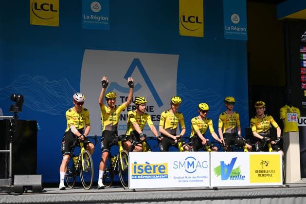 Tour Auvergne - Rhone-Alpes 2026 Stage 1 SAINT-ISMIER, FRANCE - JUNE 07 : Team Visma Lease a Bike on the podium before the start of race during stage 1 of the 78th edition of Tour Auvergne - Rhone-Alpes an UCI World Tour 2.UWT cycling road race stage for Men Elite of 146.2 km with start in Vizille and finish in Saint-Ismier on June 7, 2026 in Saint-Ismier, France, 07 06 2026 ( Motordriver Guy De Vuyst - Saint-Ismier France  Copyright: xVincentxKalutx