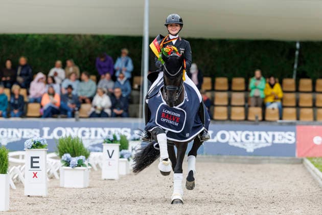 BALVE - LONGINES Balve Optimum 2026, BALVE - LONGINES Balve Optimum 2026 OATLEY Rose (GER), Alive and Kicking 3 Meisterehrung Sektdusche Meisterbad Dressurprüfung Kl. S