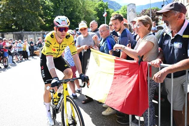 Tour Auvergne - Rhone-Alpes 2026 Stage 1 SAINT-ISMIER, FRANCE - JUNE 07 : Van Aert Wout (BEL) of Team Visma Lease a Bike before the start of the race during stage 1 of the 78th edition of Tour Auvergne - Rhone-Alpes an UCI World Tour 2.UWT cycling road race stage for Men Elite of 146.2 km with start in Vizille and finish in Saint-Ismier on June 7, 2026 in Saint-Ismier, France, 07 06 2026 ( Motordriver Guy De Vuyst - Saint-Ismier France  Copyright: xVincentxKalutx