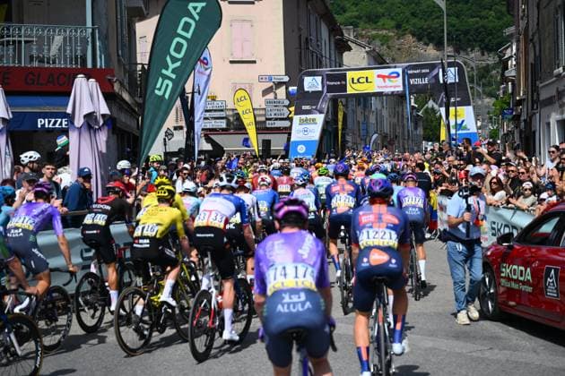 Tour Auvergne - Rhone-Alpes 2026 Stage 1 SAINT-ISMIER, FRANCE - JUNE 07 : Illustration picture of the start of the race during stage 1 of the 78th edition of Tour Auvergne - Rhone-Alpes an UCI World Tour 2.UWT cycling road race stage for Men Elite of 146.2 km with start in Vizille and finish in Saint-Ismier on June 7, 2026 in Saint-Ismier, France, 07 06 2026 ( Motordriver Guy De Vuyst - Saint-Ismier France  Copyright: xVincentxKalutx