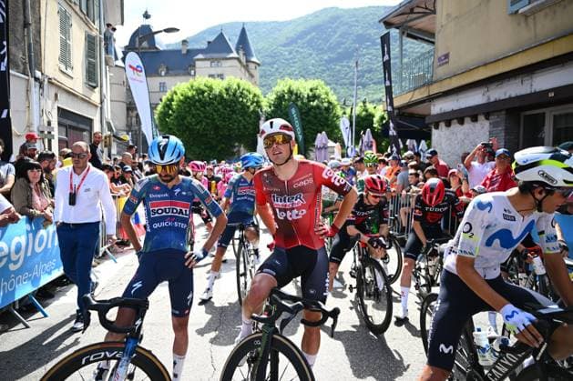 Tour Auvergne - Rhone-Alpes 2026 Stage 1 SAINT-ISMIER, FRANCE - JUNE 07 : Paret-Peintre Valentin (FRA) of Soudal Quick-Step and Veistroffer Baptiste (FRA) of Lotto Intermarche before the start of the race during stage 1 of the 78th edition of Tour Auvergne - Rhone-Alpes an UCI World Tour 2.UWT cycling road race stage for Men Elite of 146.2 km with start in Vizille and finish in Saint-Ismier on June 7, 2026 in Saint-Ismier, France, 07 06 2026 ( Motordriver Guy De Vuyst - Saint-Ismier France  Copyright: xVincentxKalutx