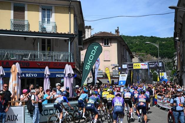 Tour Auvergne - Rhone-Alpes 2026 Stage 1 SAINT-ISMIER, FRANCE - JUNE 07 : Illustration picture of the start of the race during stage 1 of the 78th edition of Tour Auvergne - Rhone-Alpes an UCI World Tour 2.UWT cycling road race stage for Men Elite of 146.2 km with start in Vizille and finish in Saint-Ismier on June 7, 2026 in Saint-Ismier, France, 07 06 2026 ( Motordriver Guy De Vuyst - Saint-Ismier France  Copyright: xVincentxKalutx