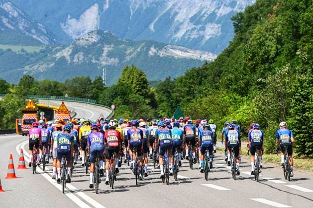 Tour Auvergne - Rhone-Alpes 2026 Stage 1 SAINT-ISMIER, FRANCE - JUNE 07 : Illustration picture of the peloton during stage 1 of the 78th edition of Tour Auvergne - Rhone-Alpes an UCI World Tour 2.UWT cycling road race stage for Men Elite of 146.2 km with start in Vizille and finish in Saint-Ismier on June 7, 2026 in Saint-Ismier, France, 07 06 2026 ( Motordriver Guy De Vuyst - Saint-Ismier France  Copyright: xVincentxKalutx