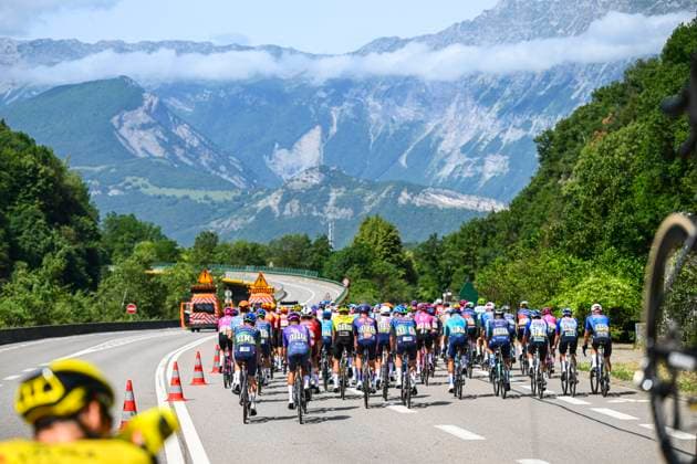 Tour Auvergne - Rhone-Alpes 2026 Stage 1 SAINT-ISMIER, FRANCE - JUNE 07 : Illustration picture of the peloton during stage 1 of the 78th edition of Tour Auvergne - Rhone-Alpes an UCI World Tour 2.UWT cycling road race stage for Men Elite of 146.2 km with start in Vizille and finish in Saint-Ismier on June 7, 2026 in Saint-Ismier, France, 07 06 2026 ( Motordriver Guy De Vuyst - Saint-Ismier France  Copyright: xVincentxKalutx