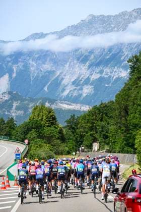 Tour Auvergne - Rhone-Alpes 2026 Stage 1 SAINT-ISMIER, FRANCE - JUNE 07 : Illustration picture of the peloton during stage 1 of the 78th edition of Tour Auvergne - Rhone-Alpes an UCI World Tour 2.UWT cycling road race stage for Men Elite of 146.2 km with start in Vizille and finish in Saint-Ismier on June 7, 2026 in Saint-Ismier, France, 07 06 2026 ( Motordriver Guy De Vuyst - Saint-Ismier France  Copyright: xVincentxKalutx