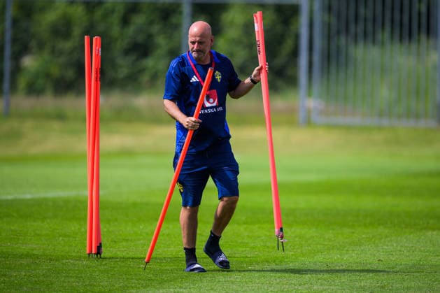 260607 Coach Magnus Wikman of Sweden during a training session with the womenÂ s under 23 national team, Nationalteam on June 7, 2026 in Kalmar. Photo: Suvad Mrkonjic BILDBYRAN COP 170 SM0469 fotboll football soccer fotball u23 under 23 träning practice training sverige sweden dam bbeng sverige sweden