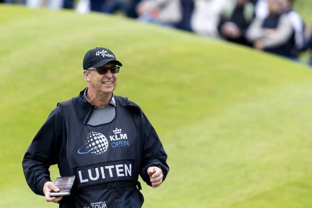 BADHOEVEDORP - Caddie Alan Burns (RSA) of Joost Luiten in action on the final day of the KLM Open golf tournament at golf club The International. SANDER KONING ANP xVIxANPxSportx xxANPxIVx 560363085 originalFilename: 560363085.jpg