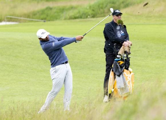 BADHOEVEDORP - Joost Luiten with his caddie Alan Burns (RSA) in action on the final day of the KLM Open golf tournament at golf club The International. SANDER KONING ANP xVIxANPxSportx xxANPxIVx 560363090 originalFilename: 560363090.jpg