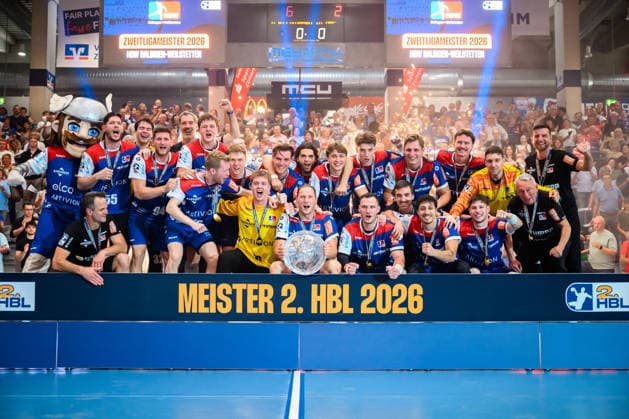Balingen: HBL - 25 26 - HBW Balingen - SG BBM Bietigheim die Mannschaft von Balingen, Meister, Schlussjubel Schlußjubel Emotion Freude Balingen Baden-Württemberg Deutschland