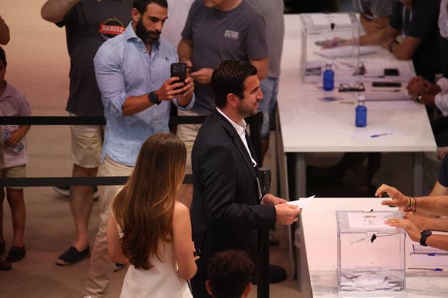 ESP: Real Madrid Presidential Elections 2026 Enrique Riquelme during the Real Madrid presidential elections 2026. Voters approaching to cast their vote for Florentino Perez or Enrique Riquelme as the next president of Real Madrid at the Real Madrid City Basketball Pavilion, located in Valdebebas, on June 7, 2026 in Madrid. Madrid Spain Futbol