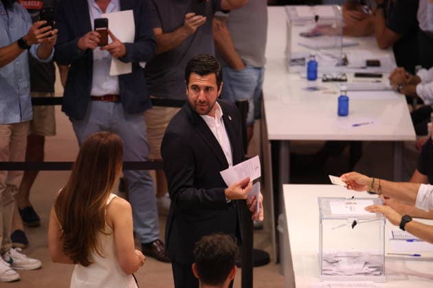 ESP: Real Madrid Presidential Elections 2026 Enrique Riquelme during the Real Madrid presidential elections 2026. Voters approaching to cast their vote for Florentino Perez or Enrique Riquelme as the next president of Real Madrid at the Real Madrid City Basketball Pavilion, located in Valdebebas, on June 7, 2026 in Madrid. Madrid Spain Futbol