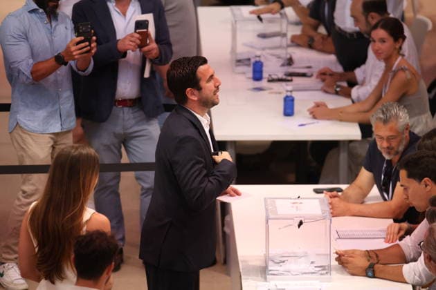 ESP: Real Madrid Presidential Elections 2026 Enrique Riquelme during the Real Madrid presidential elections 2026. Voters approaching to cast their vote for Florentino Perez or Enrique Riquelme as the next president of Real Madrid at the Real Madrid City Basketball Pavilion, located in Valdebebas, on June 7, 2026 in Madrid. Madrid Spain Futbol