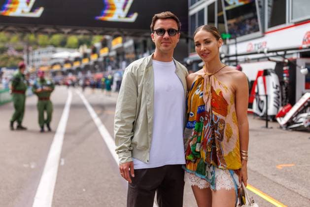 Mario Goetze mit Ehefrau Ann Kathrin Goetze in der Boxengasse, Grosser Preis von Monaco, Motorsport, Formel 1, Saison 2026, 07.06.2026 Grosser Preis von Monaco, Motorsport, Formel 1, Saison 2026, 07.06.2026