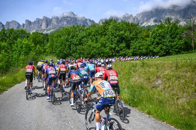 Tour Auvergne - Rhone-Alpes 2026 Stage 1 SAINT-ISMIER, FRANCE - JUNE 07 : Illustration picture of the peloton during stage 1 of the 78th edition of Tour Auvergne - Rhone-Alpes an UCI World Tour 2.UWT cycling road race stage for Men Elite of 146.2 km with start in Vizille and finish in Saint-Ismier on June 7, 2026 in Saint-Ismier, France, 07 06 2026 ( Motordriver Guy De Vuyst - Saint-Ismier France  Copyright: xVincentxKalutx