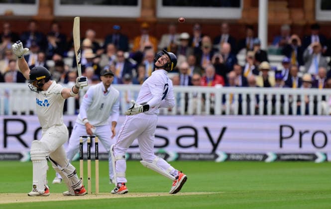 England v New Zealand, London, UK - 7 Jun 2026 Jamie Smith wicket keeper for England during Day 4 of the 1st Rothesay Test Match match between England and New Zealand at Lords , London on 7 June 2026 ( London Lords London England Copyright: xAlanxStanford PPAUKx PPA-280171