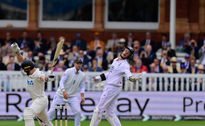 England v New Zealand, London, UK - 7 Jun 2026 Jamie Smith wicket keeper for England during Day 4 of the 1st Rothesay Test Match match between England and New Zealand at Lords , London on 7 June 2026 ( London Lords London England Copyright: xAlanxStanford PPAUKx PPA-280172