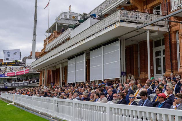 LONDON, ENGLAND JUNE 07 - Full pavilion of MCC members on looking the days play during Day 4 of the 1st Rothesay Test Match game between England and New Zealand at Lord s Cricket Ground on June 07, 2026 in London , England . (Photo by Keeran Marquis Sports Press Photo)  Copyright: xKeeranxMarquis SPPx Sportspressphoto_SPR162795