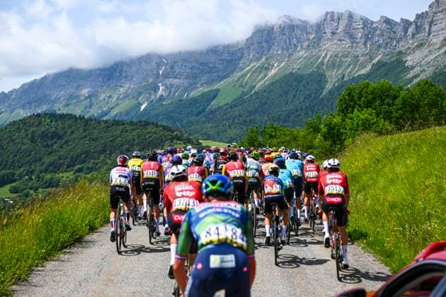 Tour Auvergne - Rhone-Alpes 2026 Stage 1 SAINT-ISMIER, FRANCE - JUNE 07 : Illustration picture of the peloton during stage 1 of the 78th edition of Tour Auvergne - Rhone-Alpes an UCI World Tour 2.UWT cycling road race stage for Men Elite of 146.2 km with start in Vizille and finish in Saint-Ismier on June 7, 2026 in Saint-Ismier, France, 07 06 2026 ( Motordriver Guy De Vuyst - Saint-Ismier France  Copyright: xVincentxKalutx
