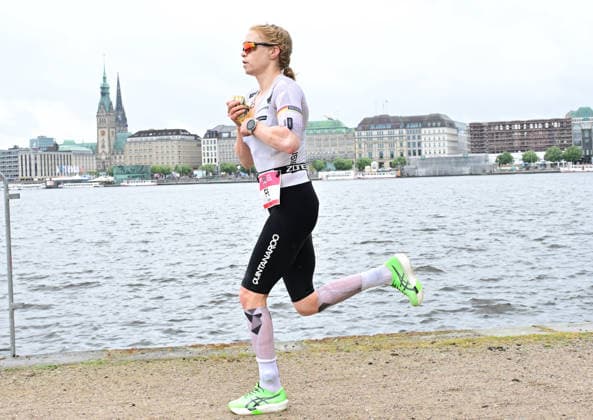 GER; Ironman Hamburg 07.06.2026, GER; Ironman Hamburg, Elite Frauen im Bild Katrine Christensen (DNK) an der Binnenalster