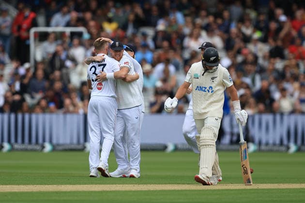 England v New Zealand, International Test Match 2026 WICKET CELEBRATION New Zealand All Rounder Nathan Smith Walks off dejected is caught behind of the bowling of England Fast Bowler Gus Atkinson (37) during the International Test Match 2026 match between England and New Zealand at Lord s Cricket Ground, St John s Wood, UK on 7 June 2026. St John s Wood Lord s Cricket Ground London UK Editorial use only , Copyright: xChrisxFoxwellx PSI-24334-0156