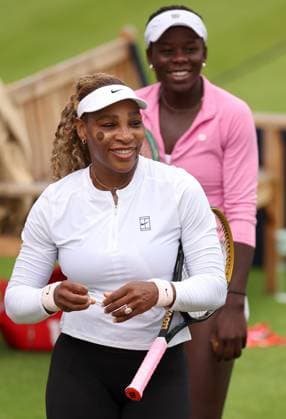 Serena Williams of USA smiles with Victoria Mboko during a practice session at Queen s Club HSBC Queen s Club Championships, Day Two, Tennis, Queen s Club, West Kensington, London, UK - 07 Jun 2026London Queen s Club United Kingdom  Copyright: xEllaxLing Shutterstockx 16915783e